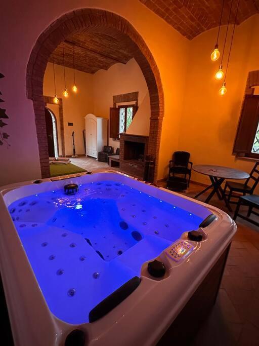 Relax Nella Jacuzzi In Toscana Colle Val D'Elsa Zewnętrze zdjęcie