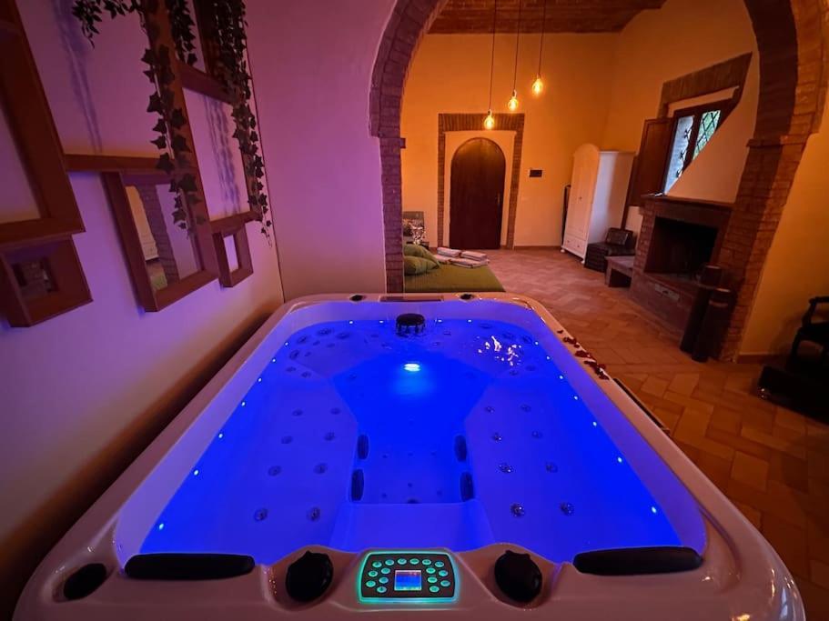 Relax Nella Jacuzzi In Toscana Colle Val D'Elsa Zewnętrze zdjęcie